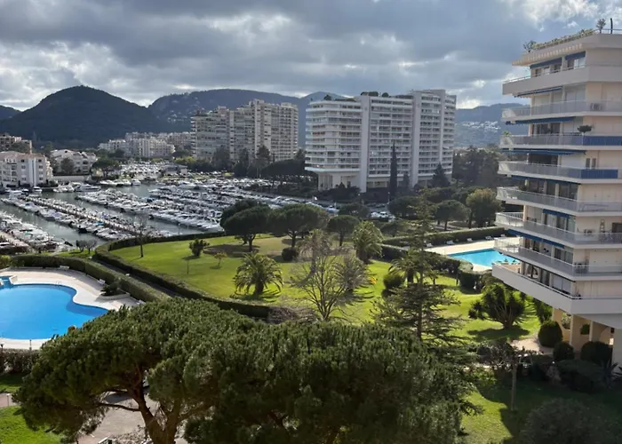 Vue Marina , Jolie Standing Climatisé , Piscine , 10 Minutes De Cannes